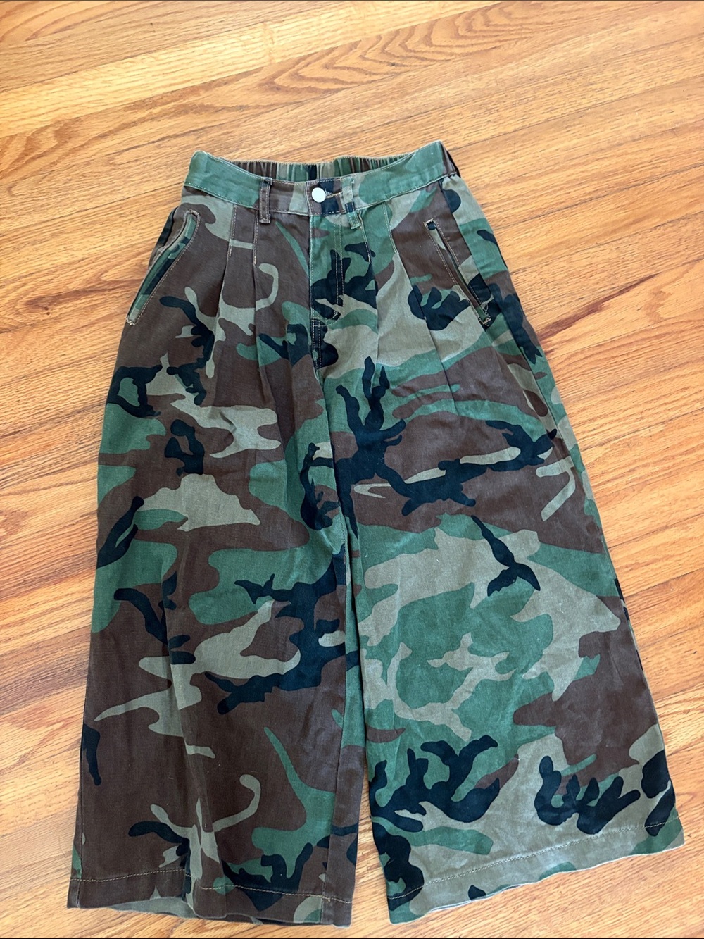 Camo Utility Cargo Shorts for Women - Green Woodland